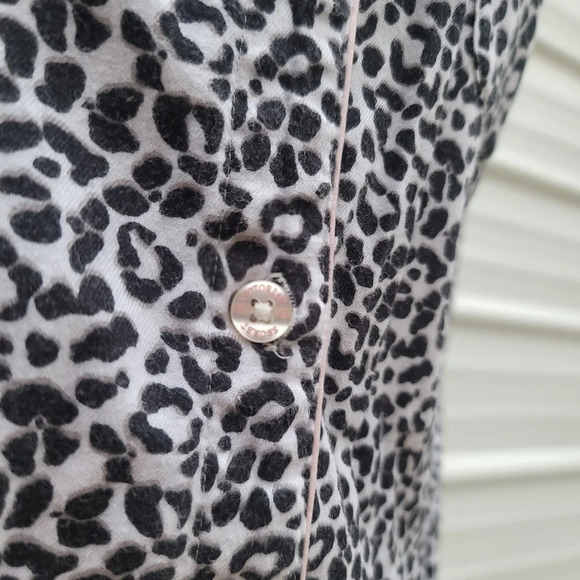 Victoria's Secret Sz S Black White Gray Leopard Button Front Pajama Top Long Slv - Picture 2 of 10